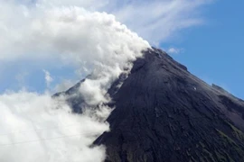 Núi lửa ở Philippines bất ngờ phát nổ