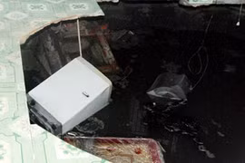 Cả người lẫn giường rơi xuống “hố tử thần”