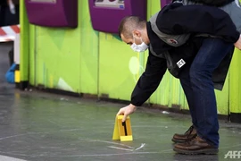 Pháp điều tra vụ binh sĩ bị đâm tại Paris