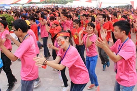 Cùng 5.000 người xác lập kỷ lục Việt Nam