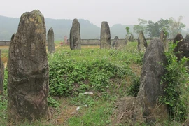 Mộ đá Đống Thếch và những cuộc đào trộm kỳ bí