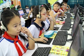 Thông qua Nghị quyết tăng giá viện phí, học phí