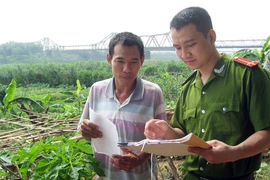 Niềm vui của những người “cắm sào giữa nước”