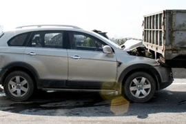 Cầu Thanh Trì tắc nghẽn sau tai nạn liên hoàn