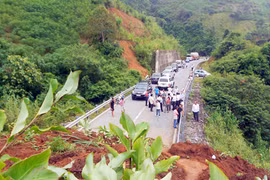 Quốc lộ 279 có thể tê liệt 3 ngày vì núi lở