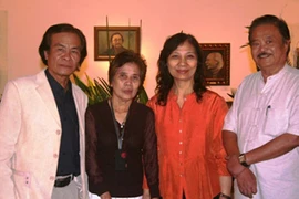 Người phụ nữ lặng lẽ đứng sau NSND Trọng Khôi