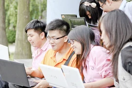 Không nên hình thức đồng phục