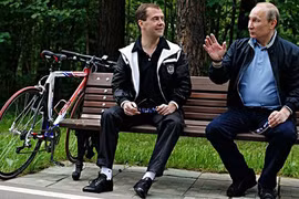 Thủ tướng Nga Medvedev: Không lý gì cạnh tranh với ông Putin