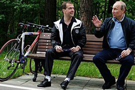 Thủ tướng Nga Medvedev: Không lý gì cạnh tranh với ông Putin