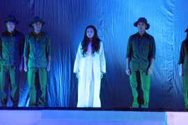 Giữa ký ức chiến tranh và hiện tại