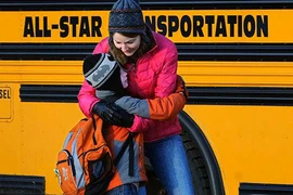 Sau thảm sát, học sinh Sandy Hook lại đến trường 