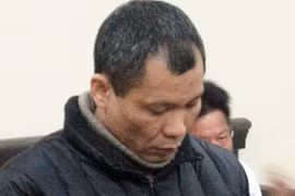 Bị cáo hát véo von tại tòa