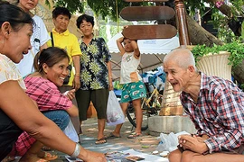 Người ăn xin công đức 1 triệu baht