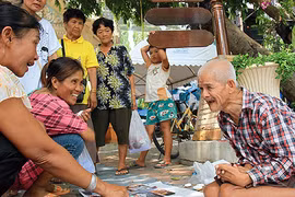 Người ăn xin công đức 1 triệu baht