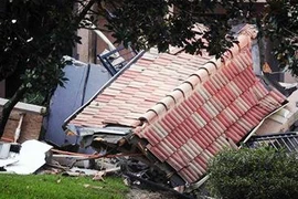 “Hố tử thần” nuốt chửng tòa nhà 3 tầng