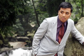 Hát ca khúc của tôi mà chẳng ai cátsê cho 1 cái kẹo