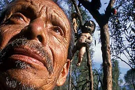 “Dị nhân” búp bê trên hòn đảo ma ám