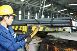 Thép nhập khẩu làm khó thép trong nước