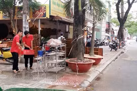 “Đại ca” Long "vàng" bị tạt a xít ngay trên phố