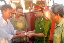 Đơn thương... chống “cát tặc”