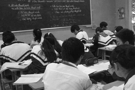 Học sinh quay lưng với văn chương