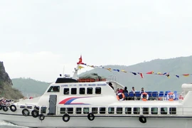 Tàu cao tốc cánh ngầm chở khách: Lúng túng quản lý