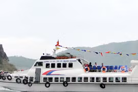 Tàu cao tốc cánh ngầm chở khách: Lúng túng quản lý