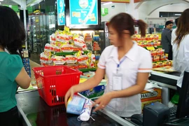 Nghỉ lễ dài, sức mua vẫn yếu