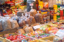 Bánh mứt kẹo không có nguồn gốc: Những món hàng quen mà sợ