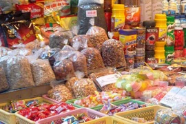 Bánh mứt kẹo không có nguồn gốc: Những món hàng quen mà sợ