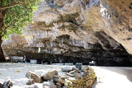 Chùa Hang trên đảo Lý Sơn