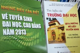 Sách hướng dẫn tuyển sinh: Nhiều nhưng thiếu thống nhất