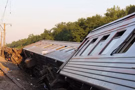 Tàu hỏa trật bánh,108 người bị thương