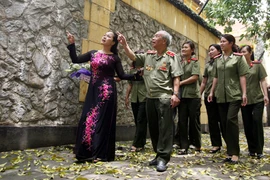 Trang trọng, tiết kiệm, tránh phô trương