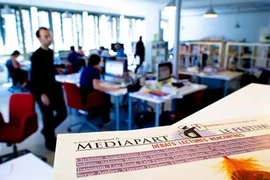 Thành công nhờ... bê bối