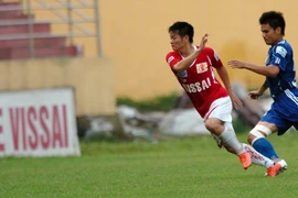 Giữa hai bờ sáng tối