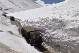 Dãy Himalaya lại nóng