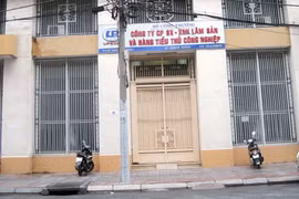 Cầm cố cả trụ sở công ty để chiếm đoạt tiền