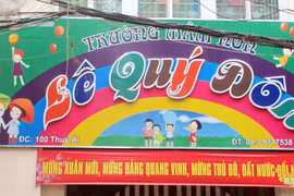 Đã kỷ luật cô giáo nhờ học sinh bê thùng đựng cơm