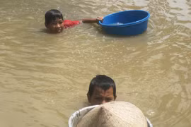 Lặn ngụp mưu sinh 