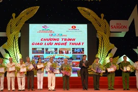 Một cuộc vận động thành công nhiều mặt