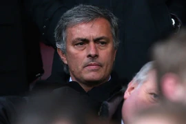 Mourinho mở cánh cửa trở lại Anh 