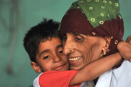 Sinh con ở tuổi 70 và hơn thế nữa…