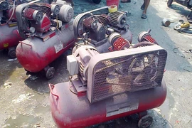 Xưởng mạ sơn trái phép giữa khu dân cư