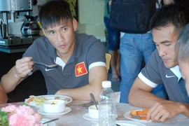 Tuyển thủ lo bị “bó chân, bó tay”