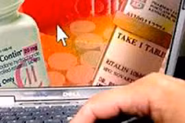 Hàng chục nghìn người chết vì mua thuốc qua mạng