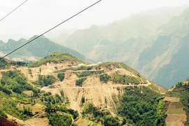 Cổng trời Săm Pun - đường vàng hoa nở