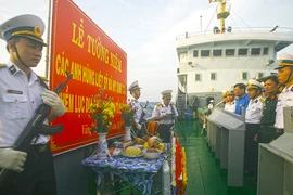 Có các anh nơi đầu sóng 