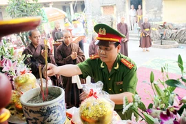 Lãnh đạo Công an Hà Nội viếng Trưởng lão Hòa thượng Thích Thanh Bích
