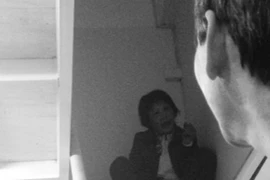 “Ngáo” đá lao vào nhà dân đòi tự sát 